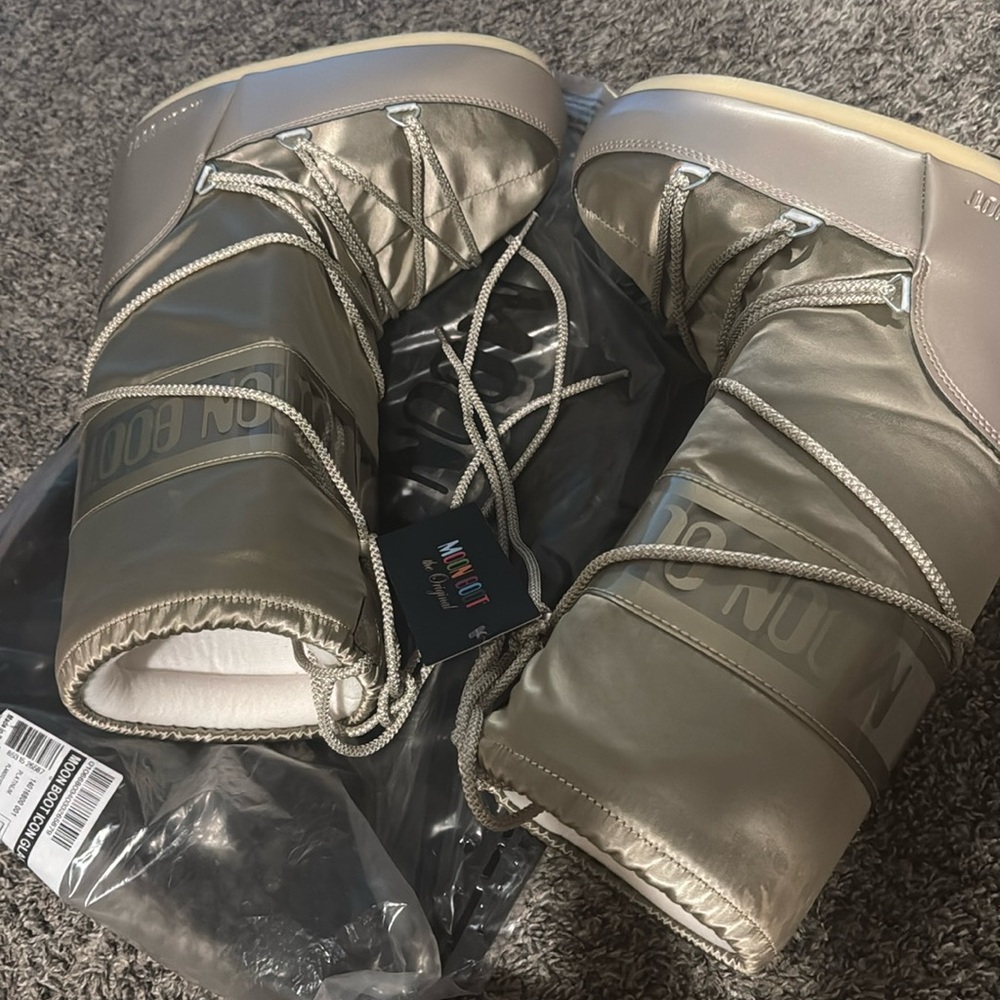 moon boots